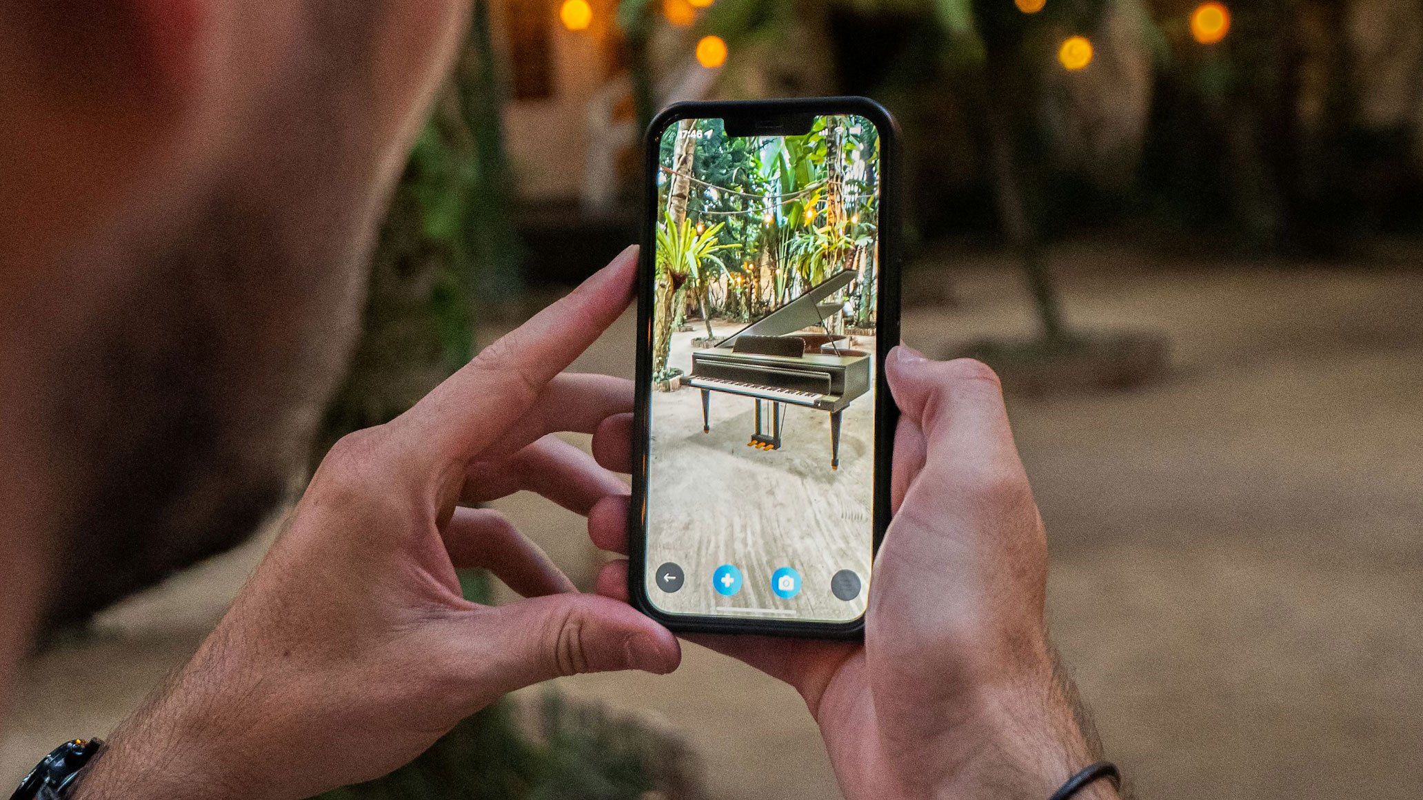 Augmented Reality (AR)